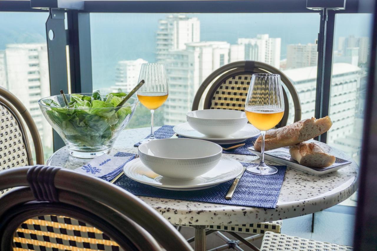 Monte Carlo Sophistication And Comfort With Stunning Umhlanga Views Apartment